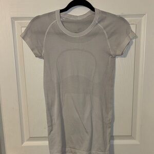 Lululemon Swiftly Tech Short Sleeve Crew Heathered White Size 4